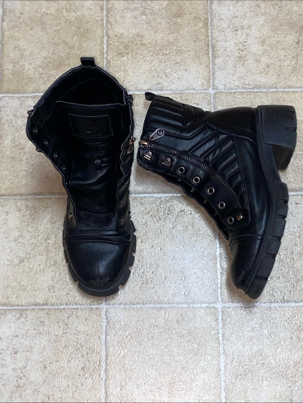Guess Los Angeles Quilted Black Combat Boots with Side Zip Size 7.5